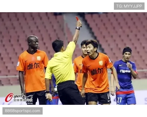 红牌判罚规则详解：关键违规行为与裁判出示标准